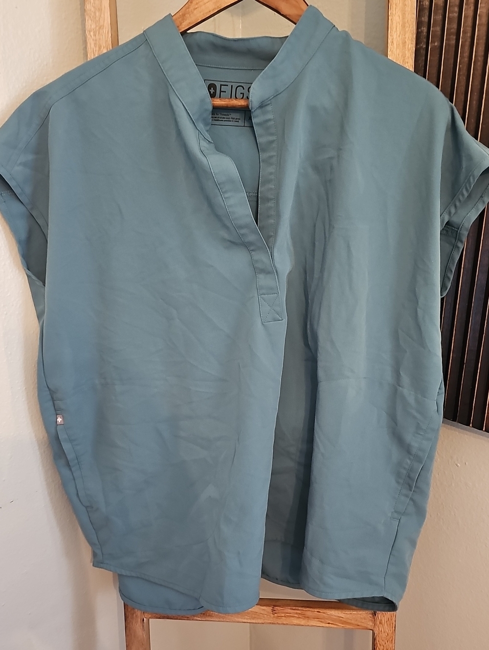 FIGS Rafael Teal/Seafoam Women's Mandarin Collar Medical Scrub Top